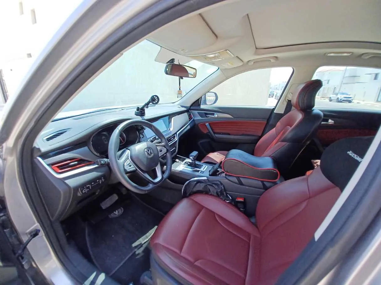 Car image 11