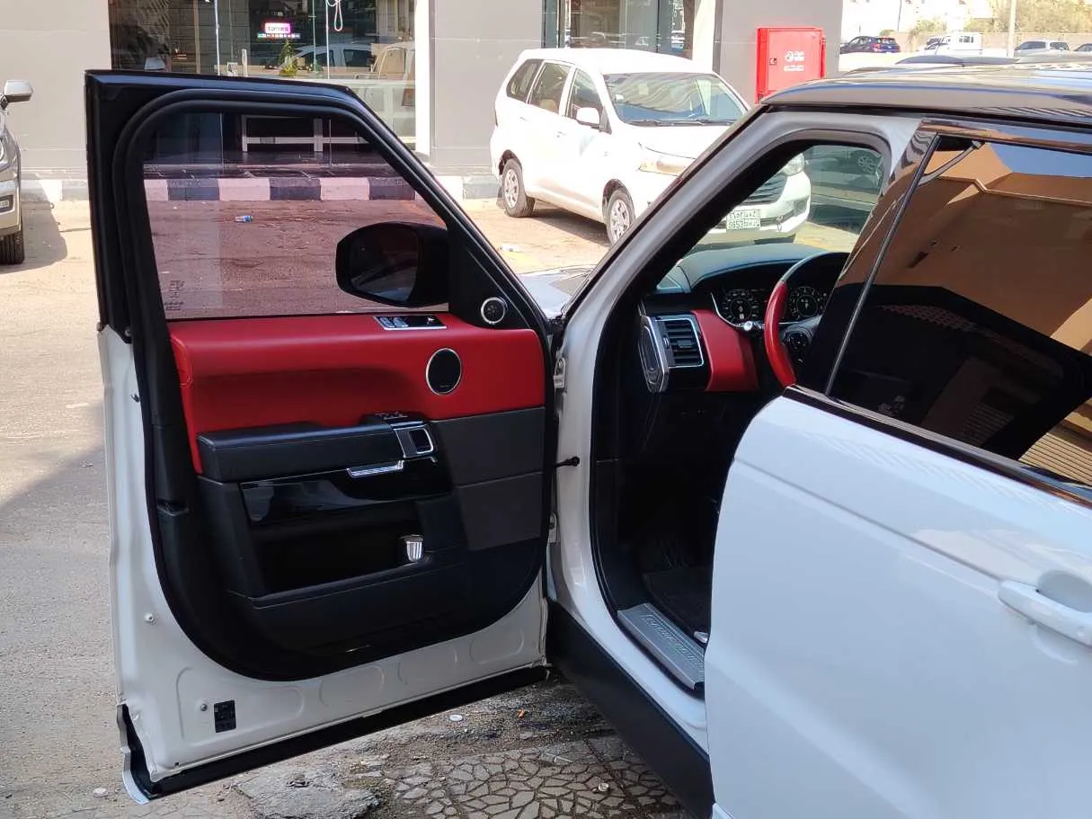 Car image 11