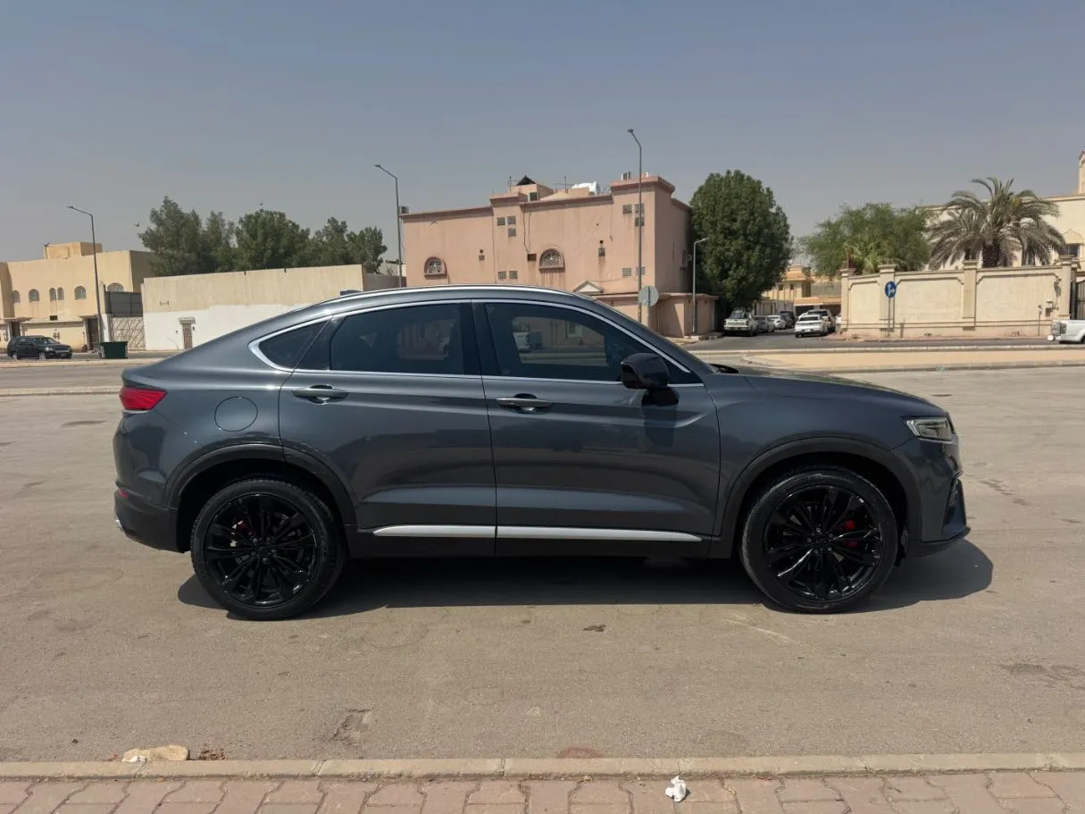 Car image 4