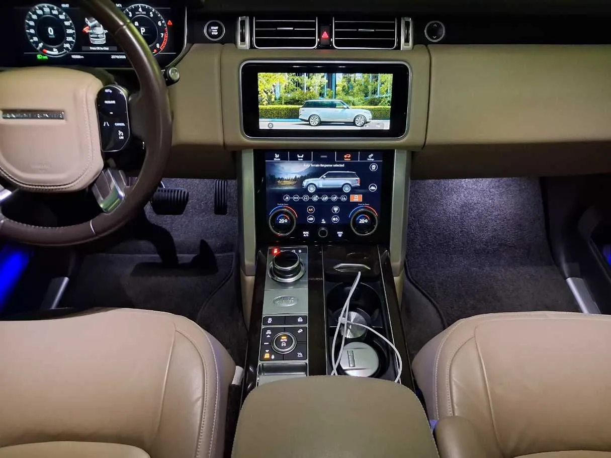 Car image 15