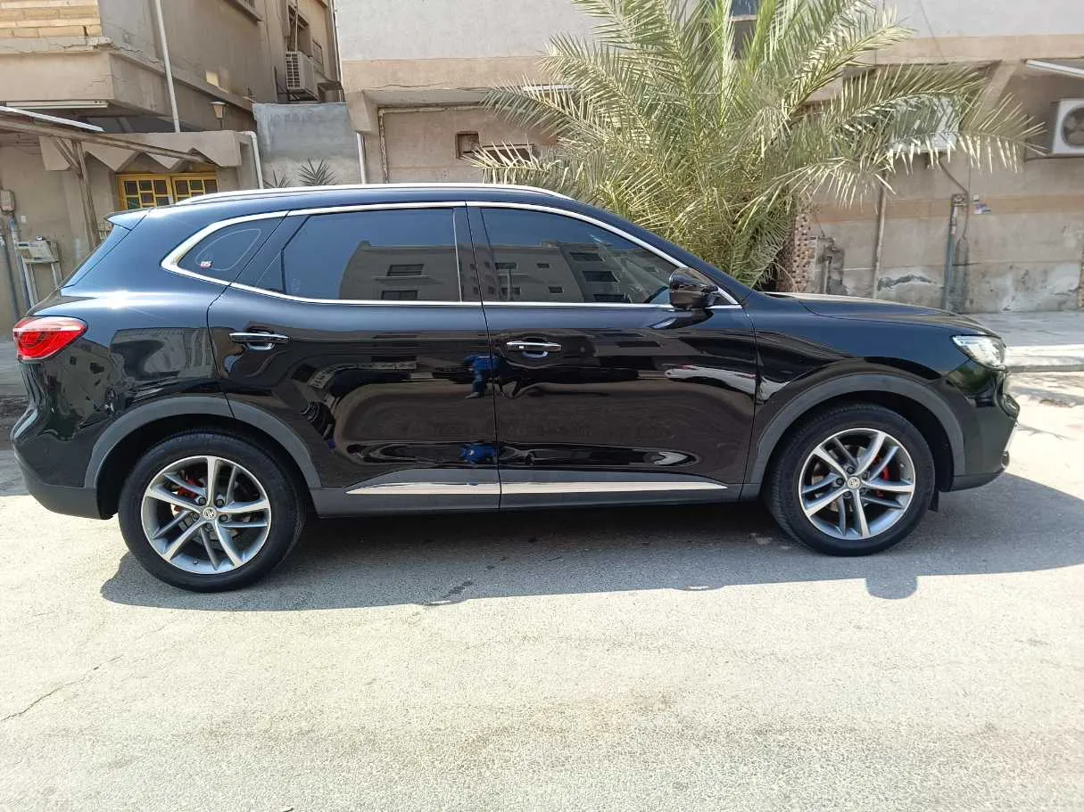 Car image 4