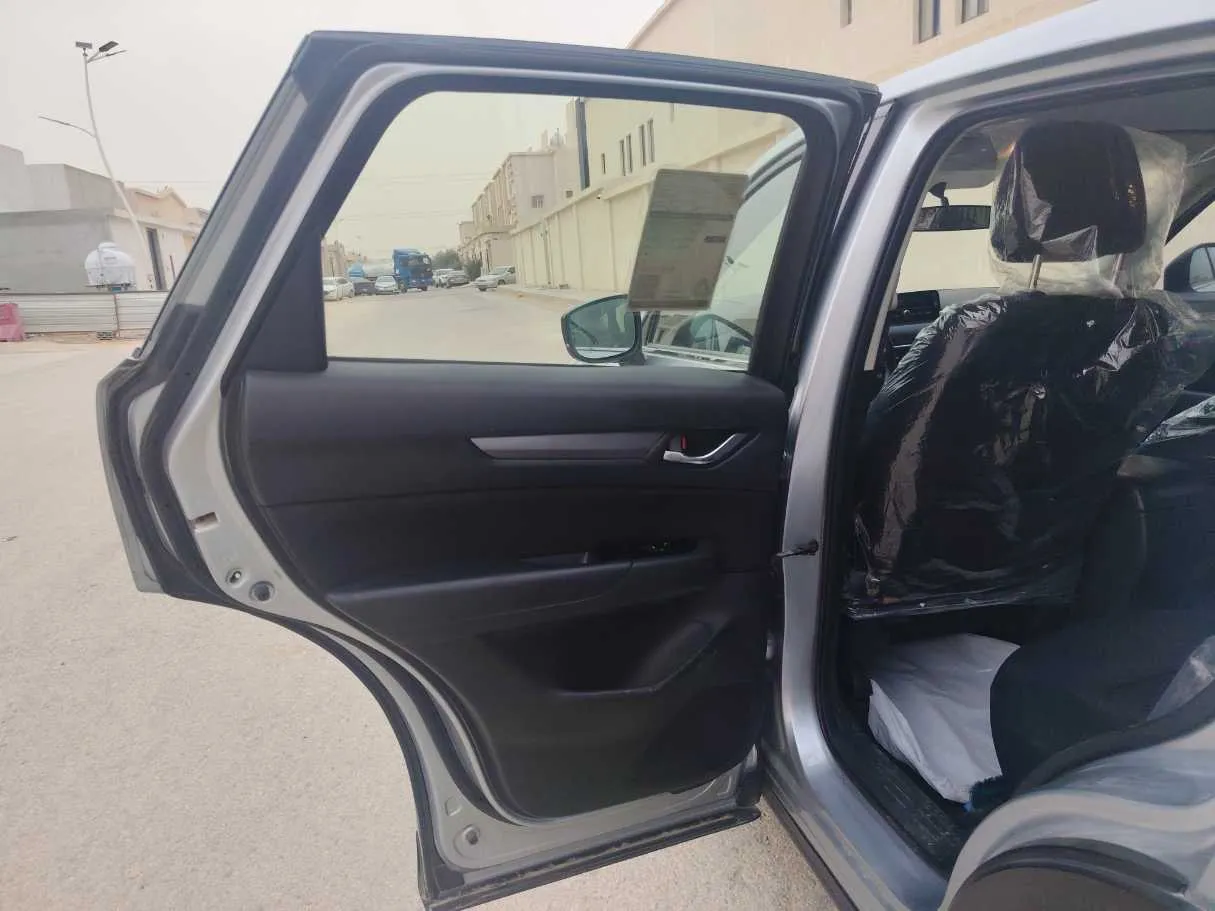 Car image 16