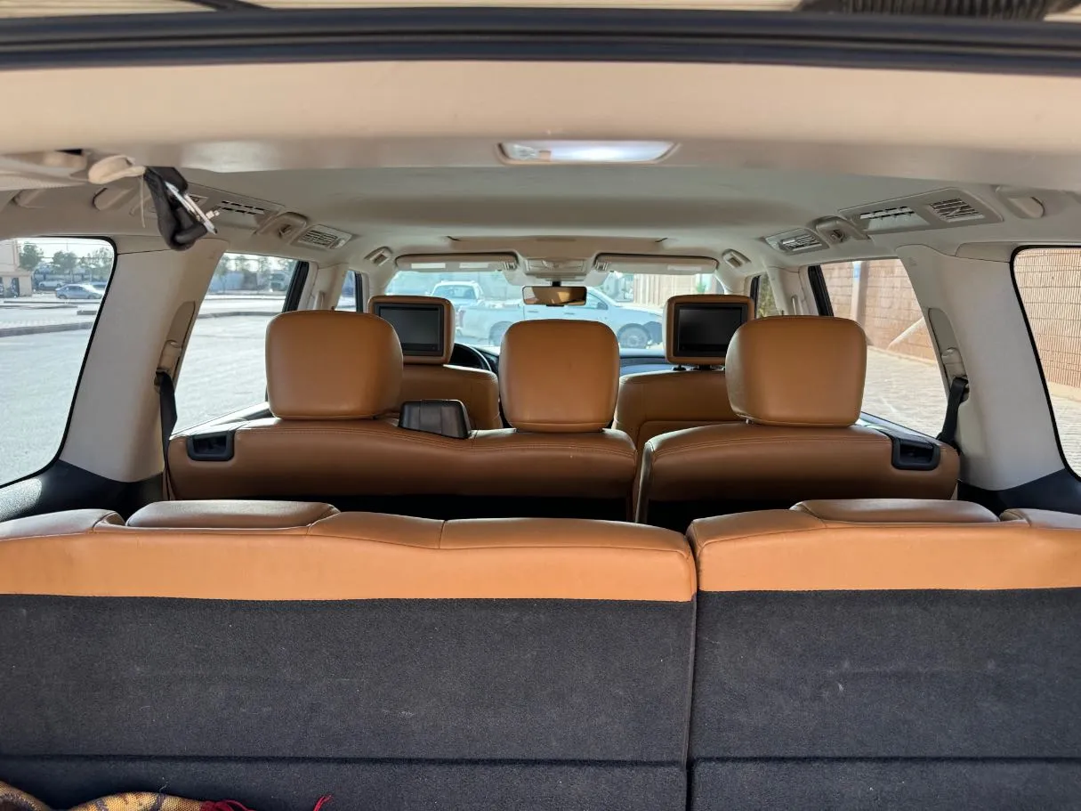 Car image 26