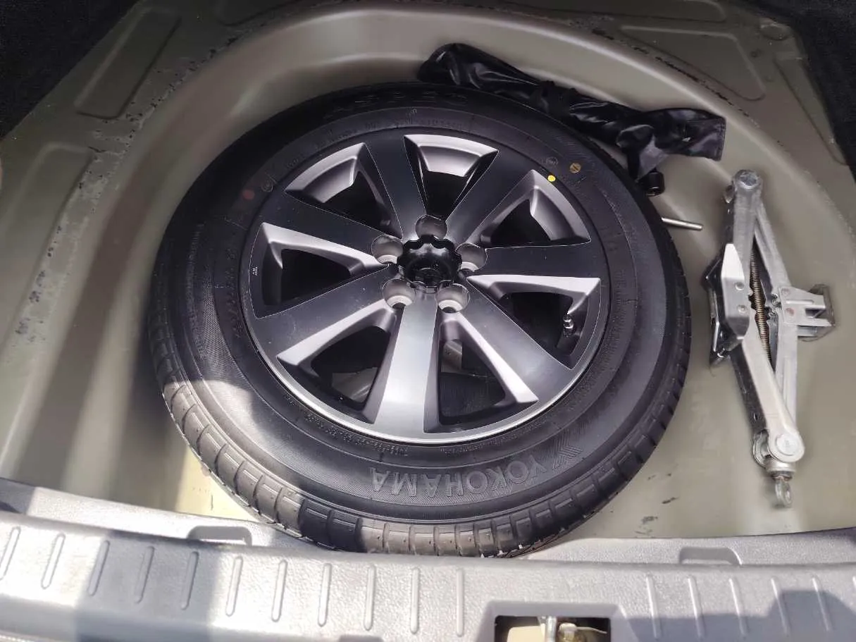 Car image 30