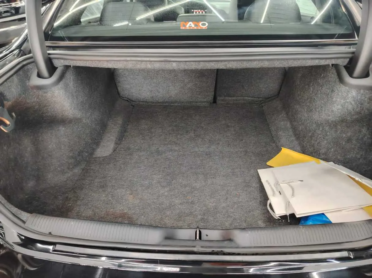 Car image 30