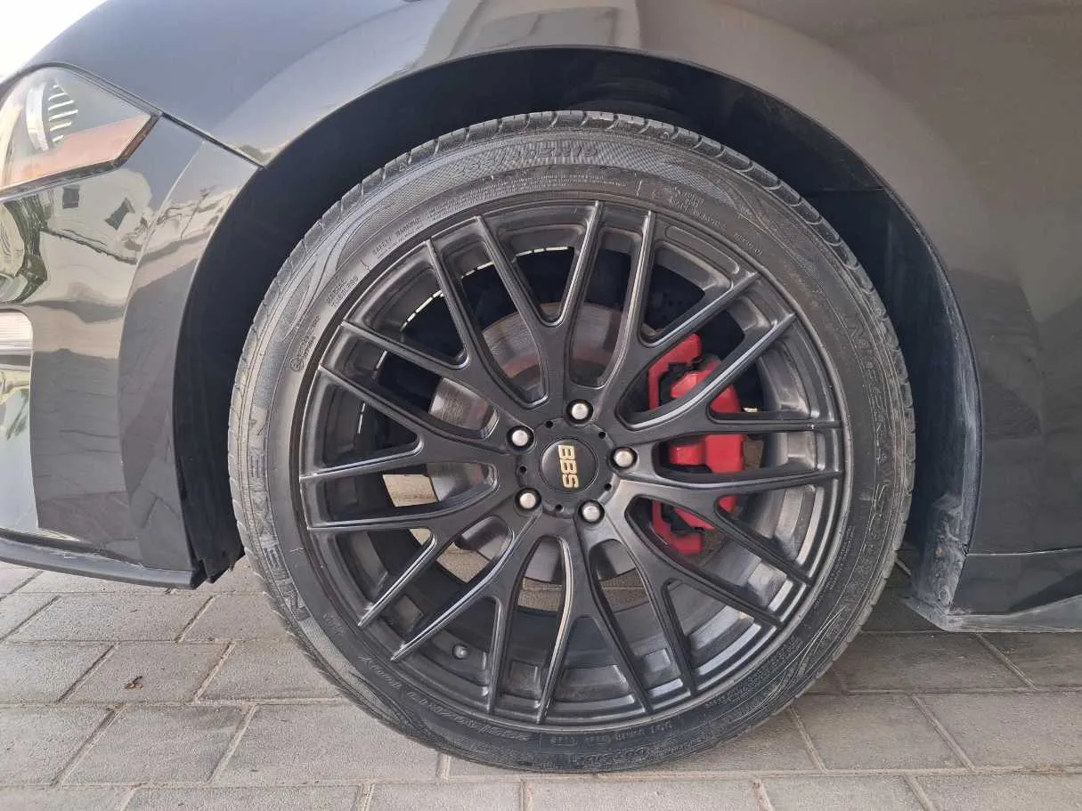 Car image 19