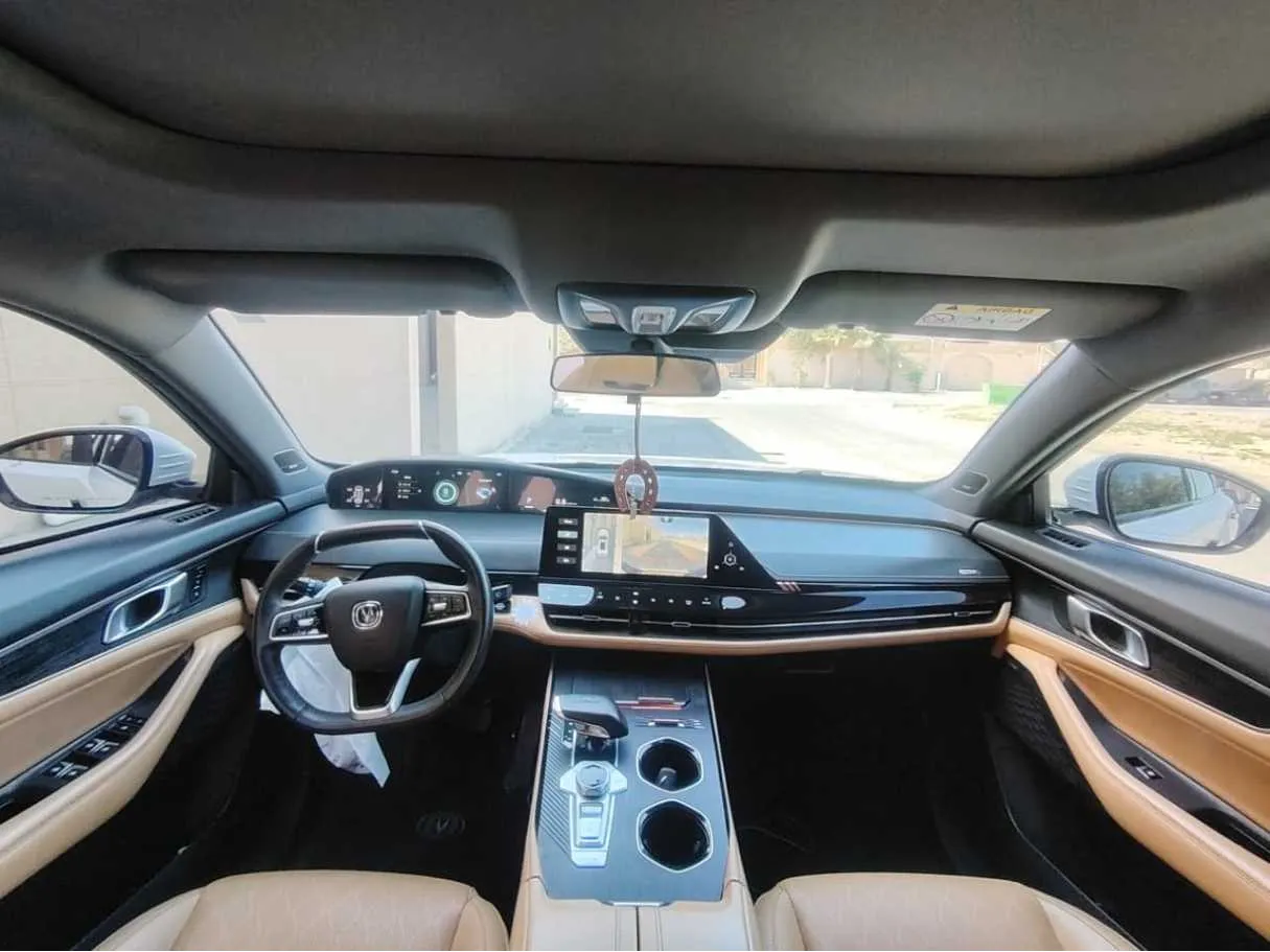 Car image 13