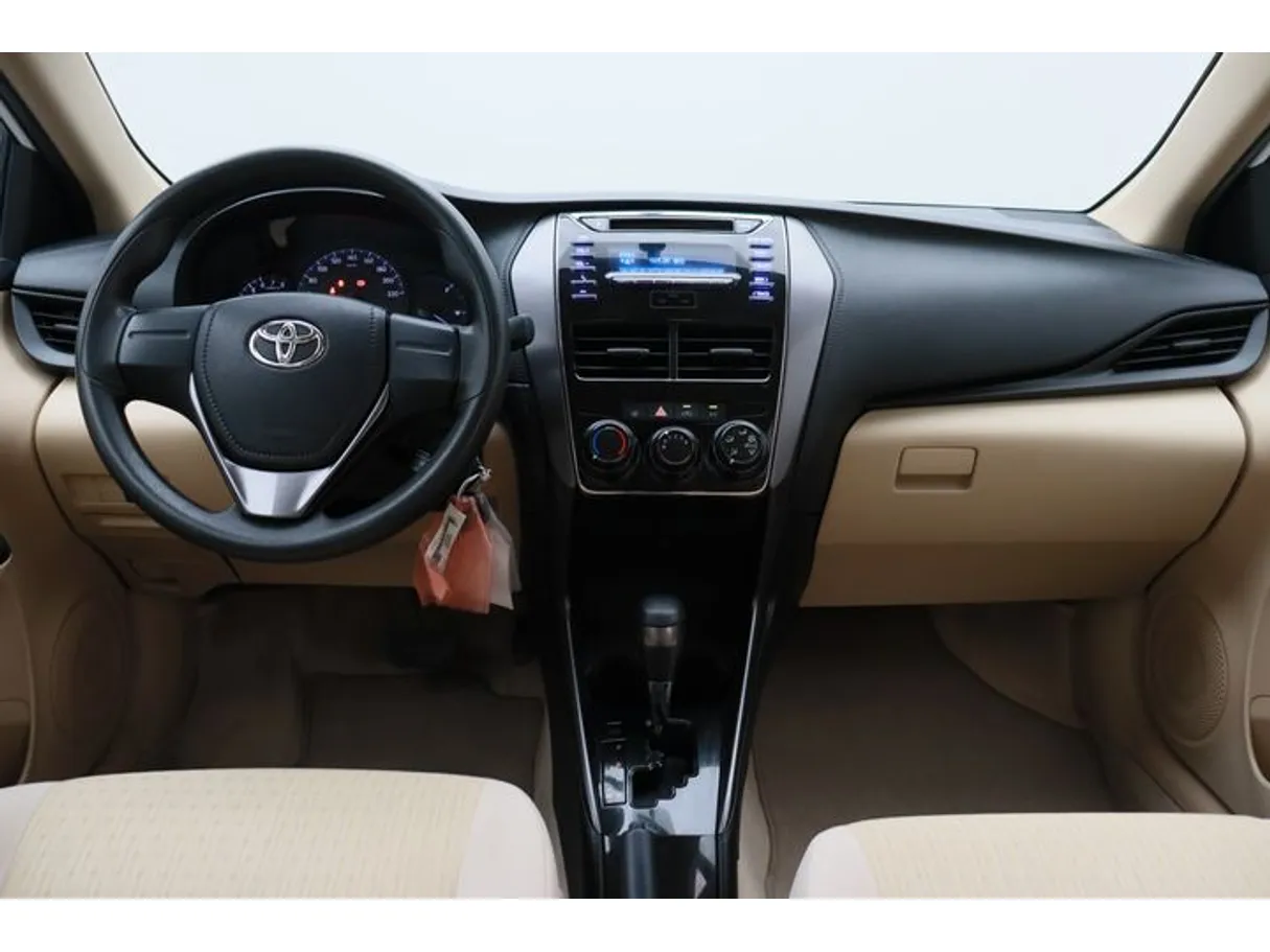 Car image 14
