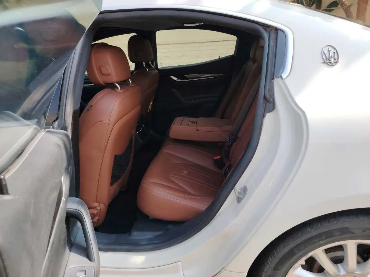 Car image 14