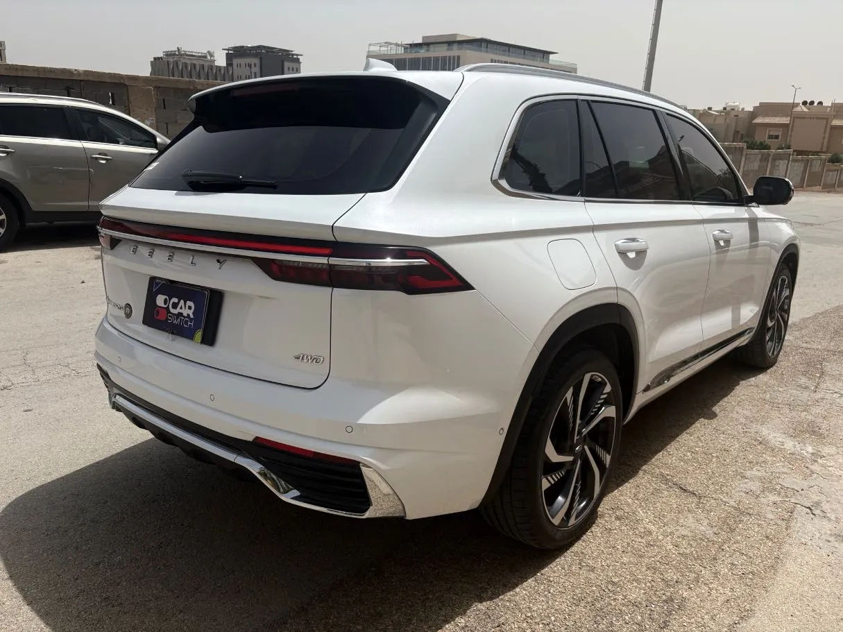 Car image 5