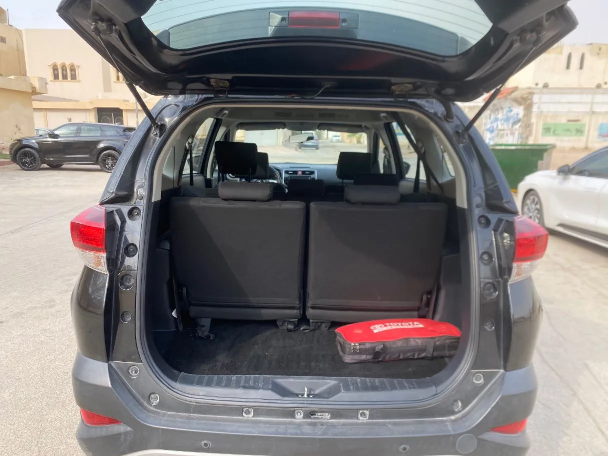 Car image 18
