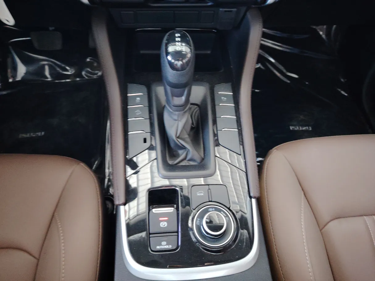 Car image 24