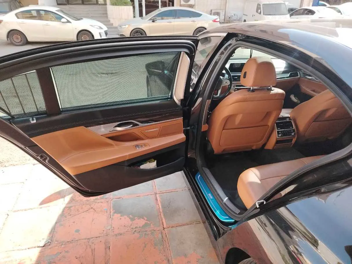 Car image 17