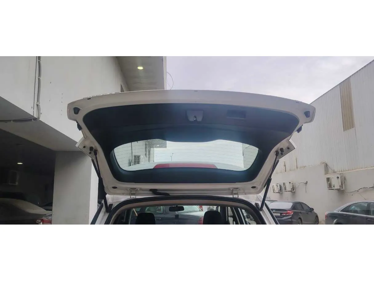 Car image 24