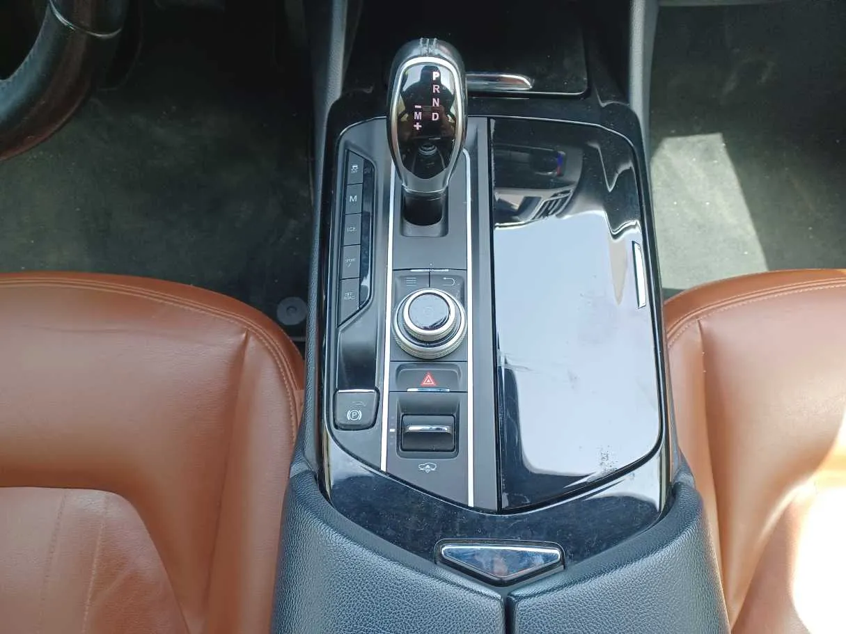 Car image 13