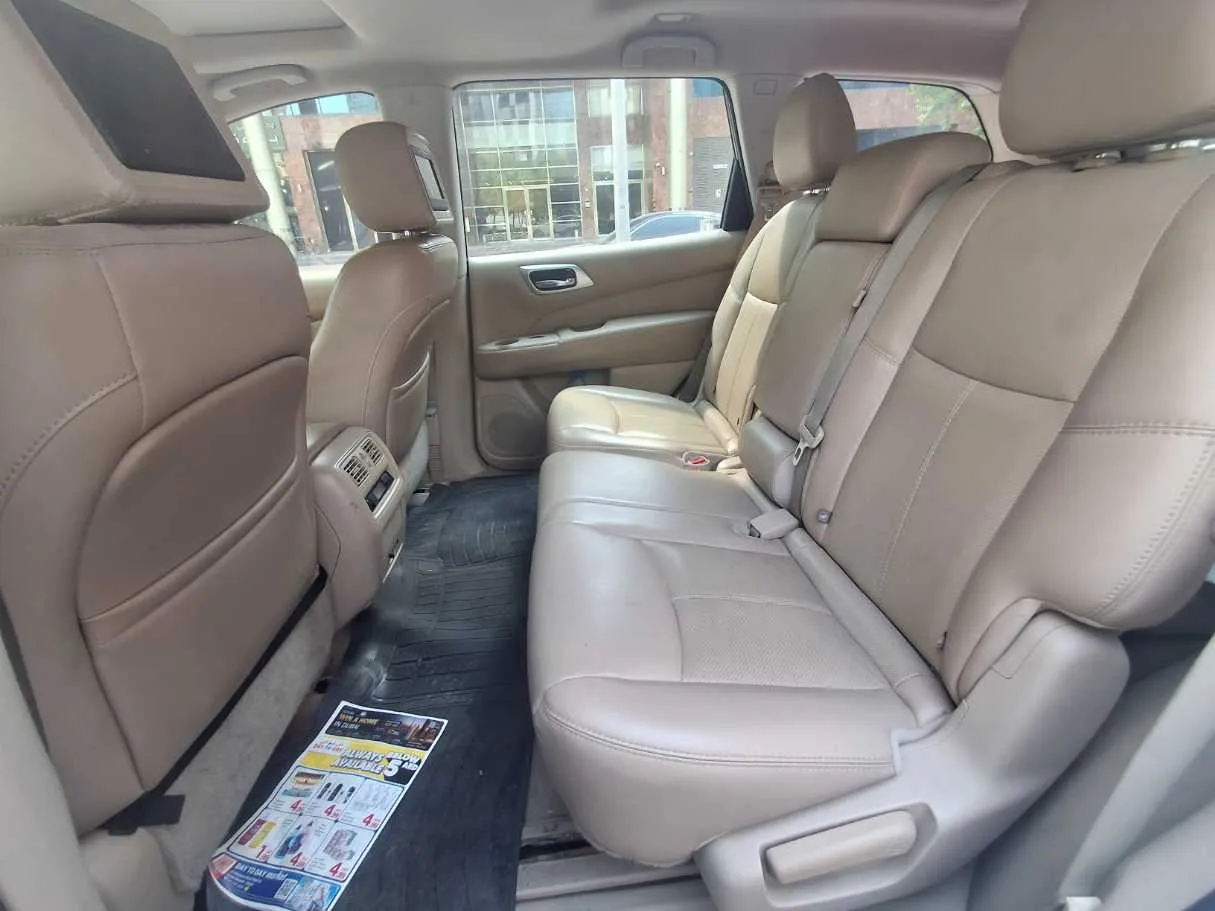 Car image 13