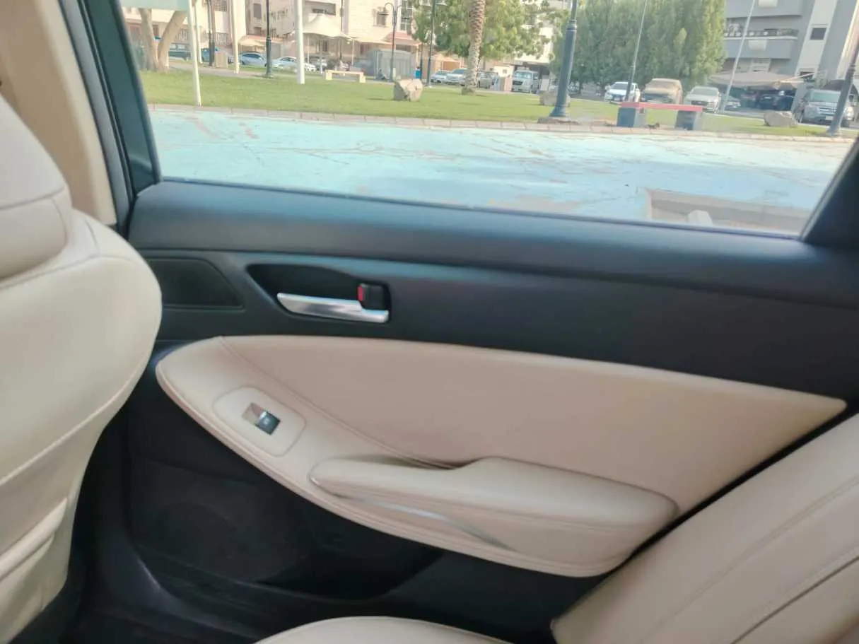Car image 38