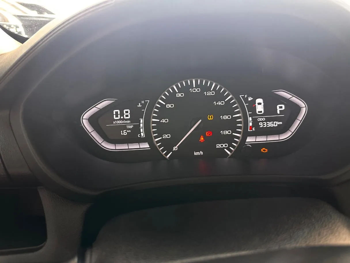 Car image 11