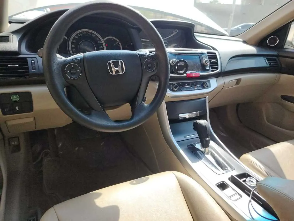 Car image 28