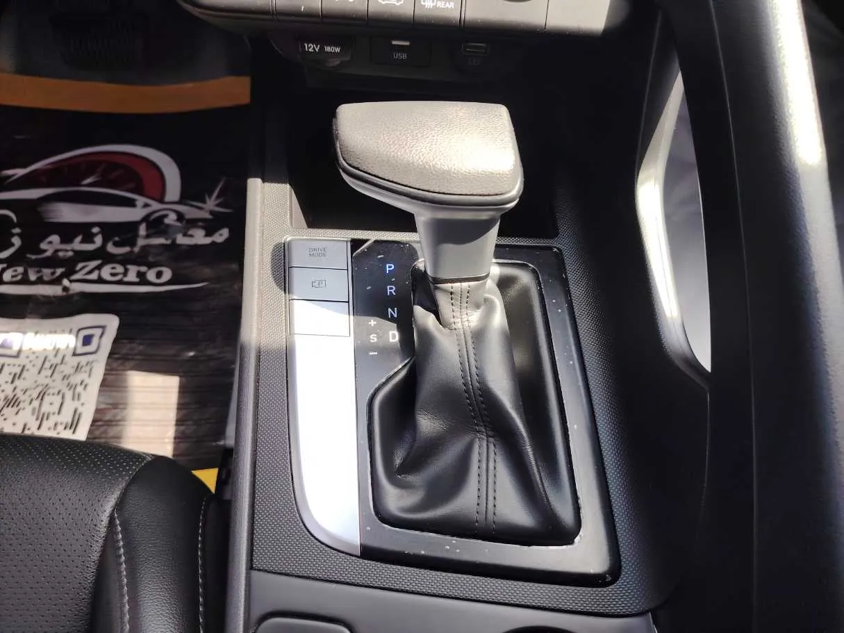 Car image 19