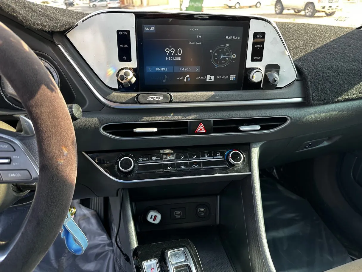 Car image 18