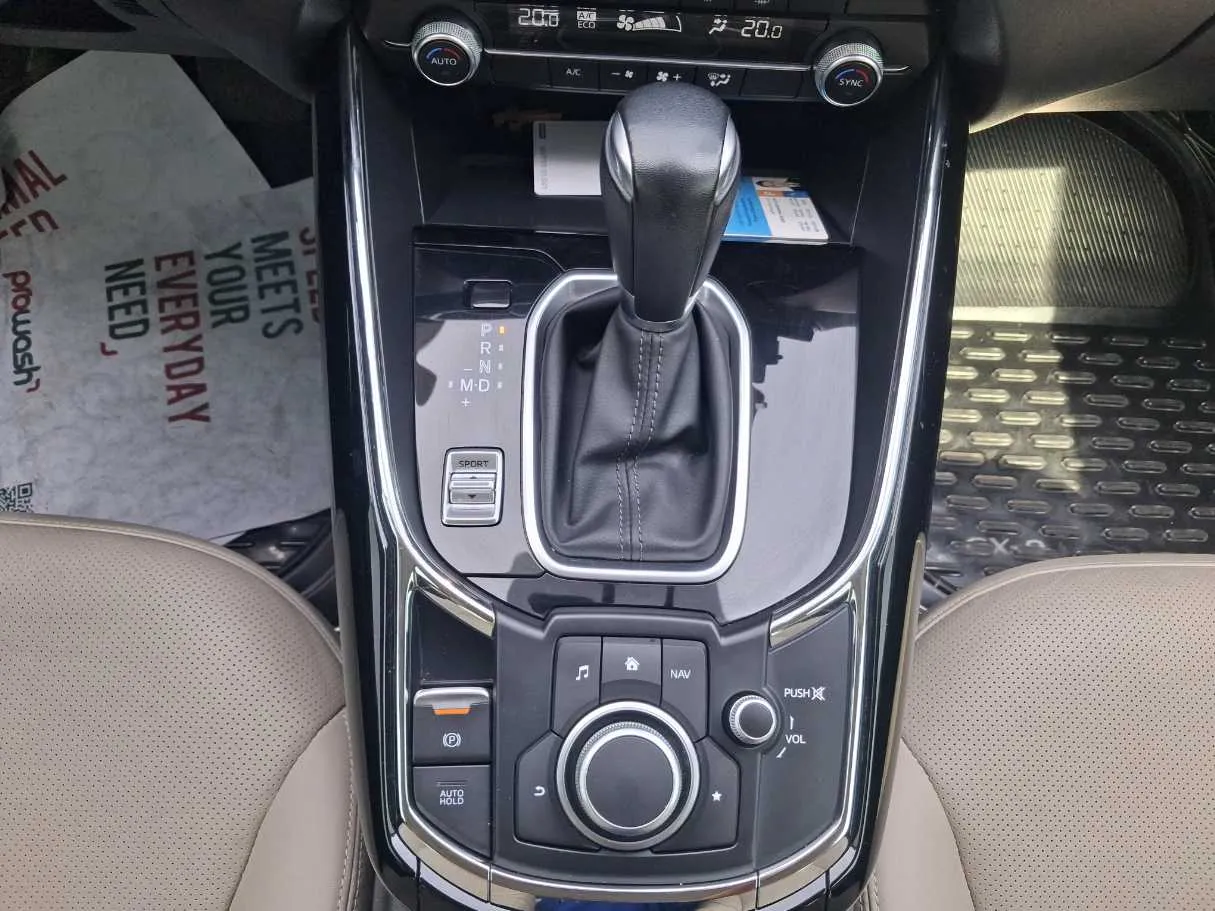 Car image 16