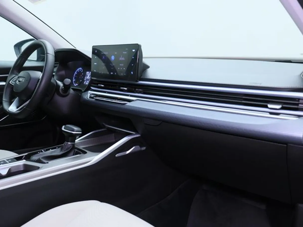 Car image 10