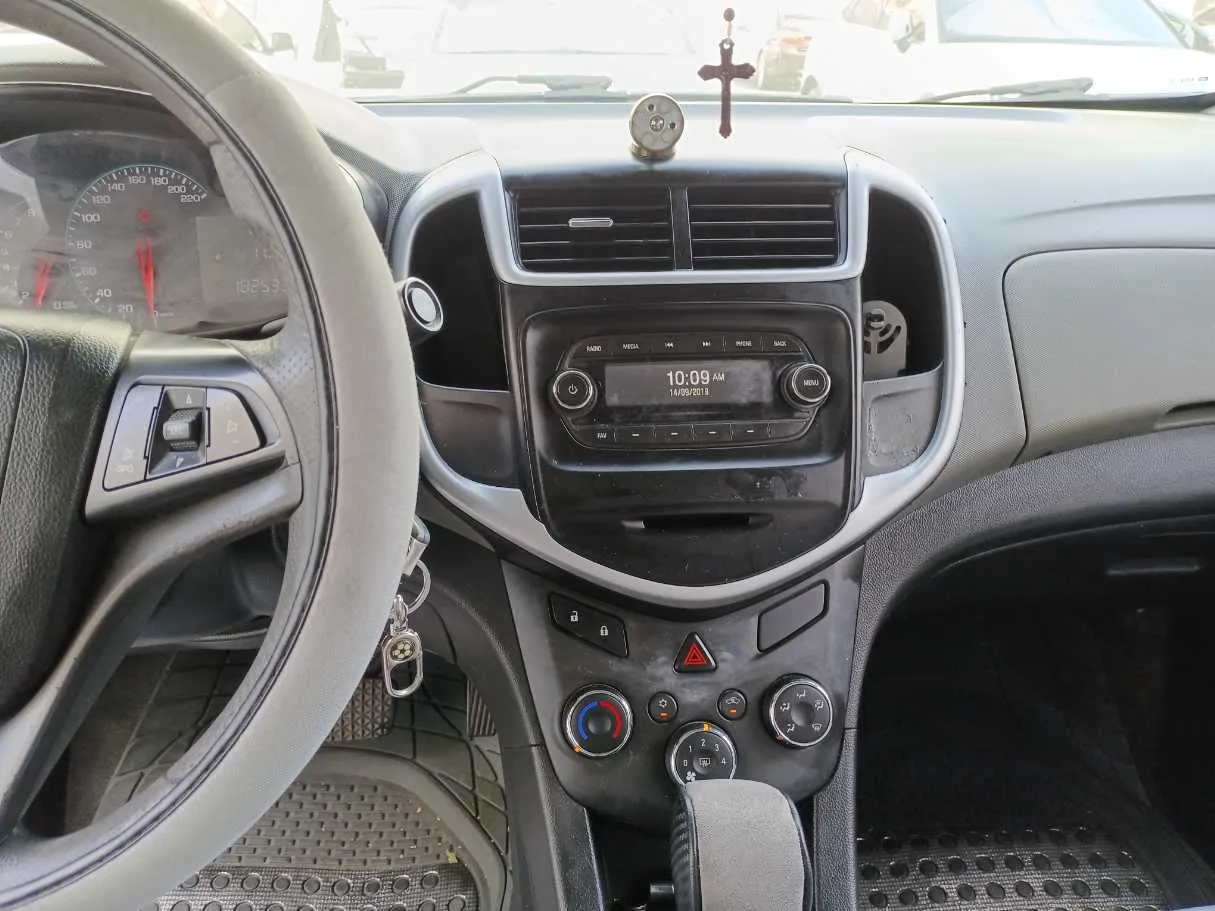Car image 16