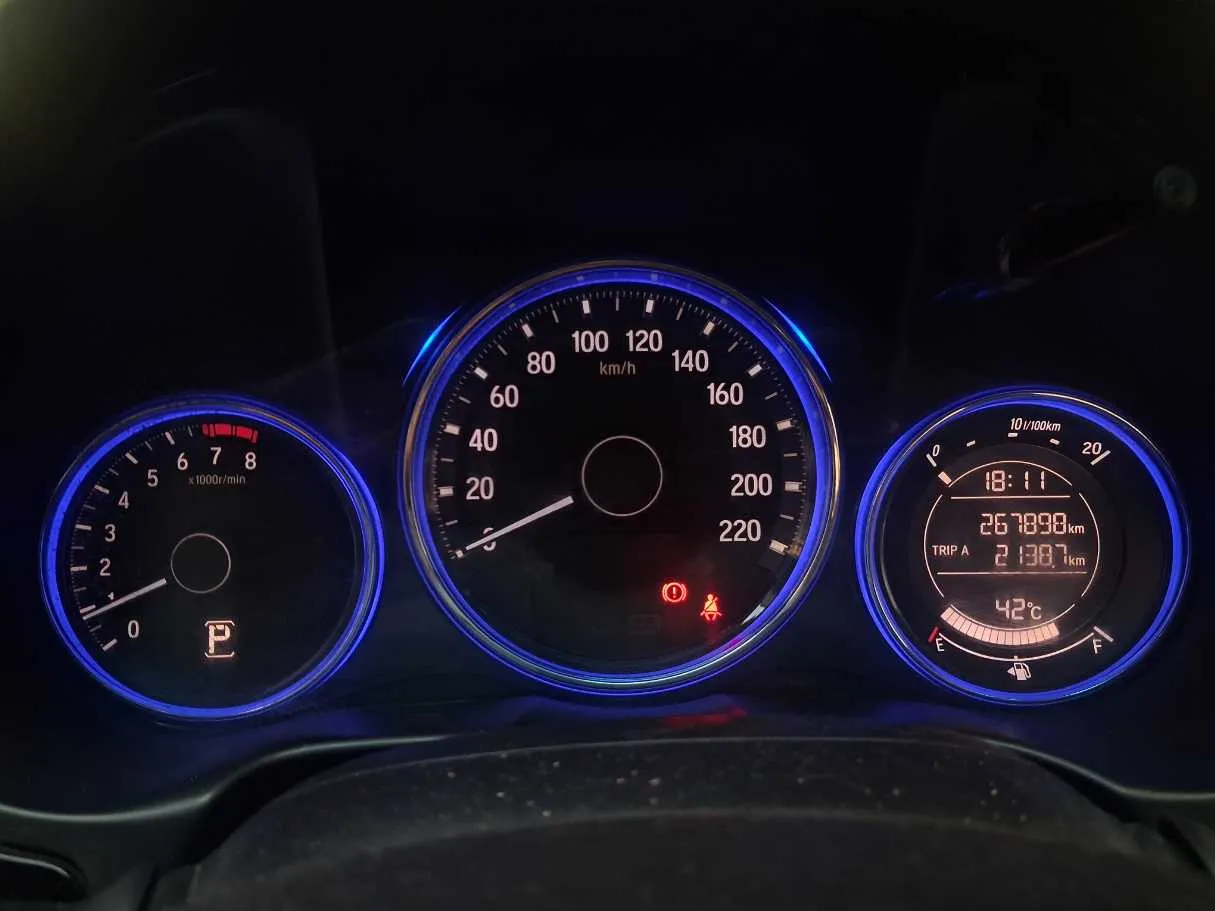 Car image 17