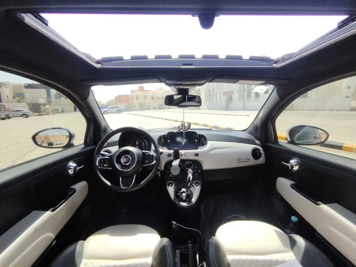 Car image 17
