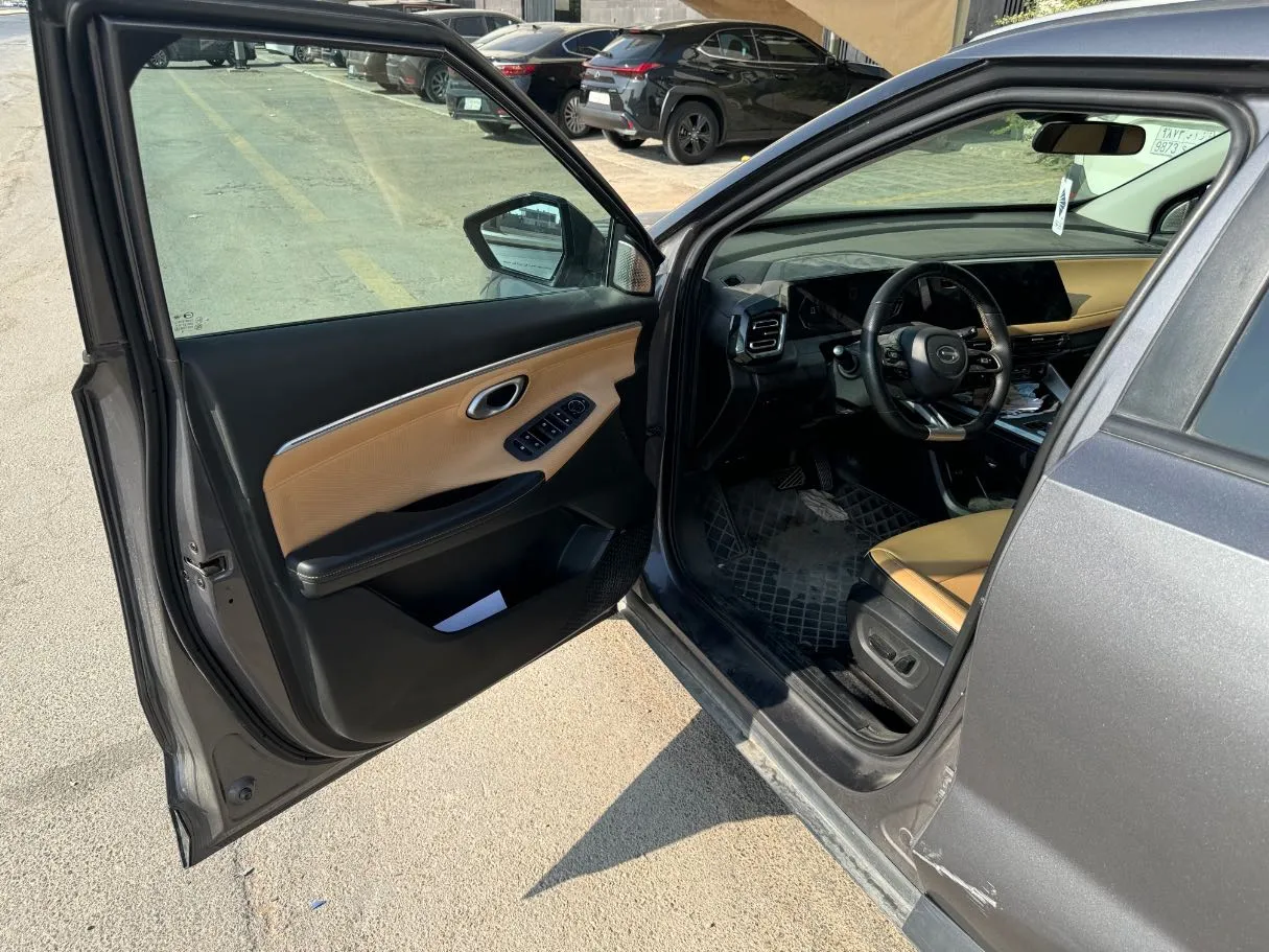 Car image 9