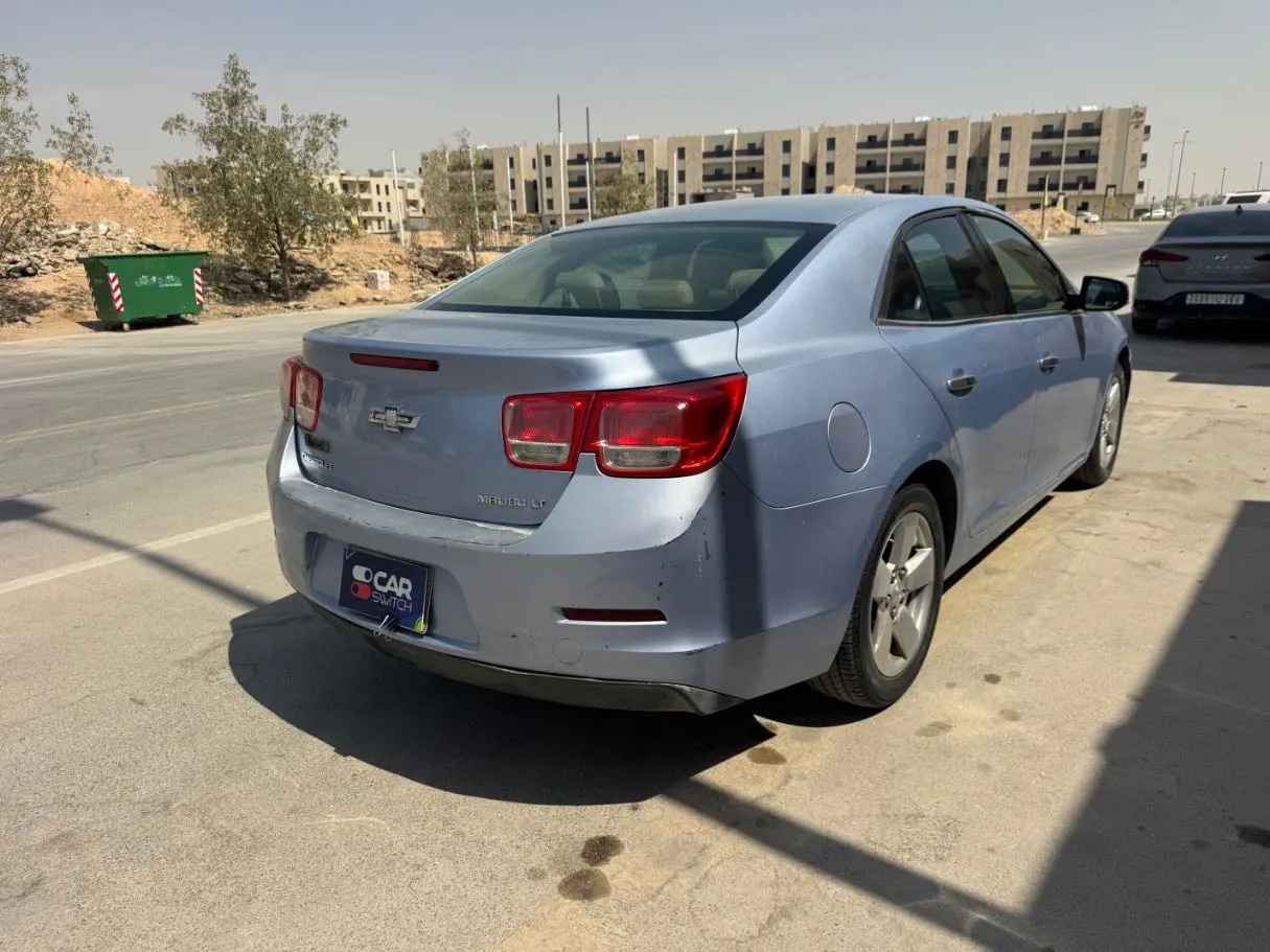 Car image 5