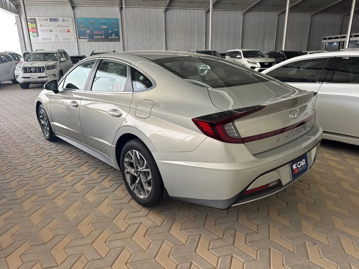 Car image 6