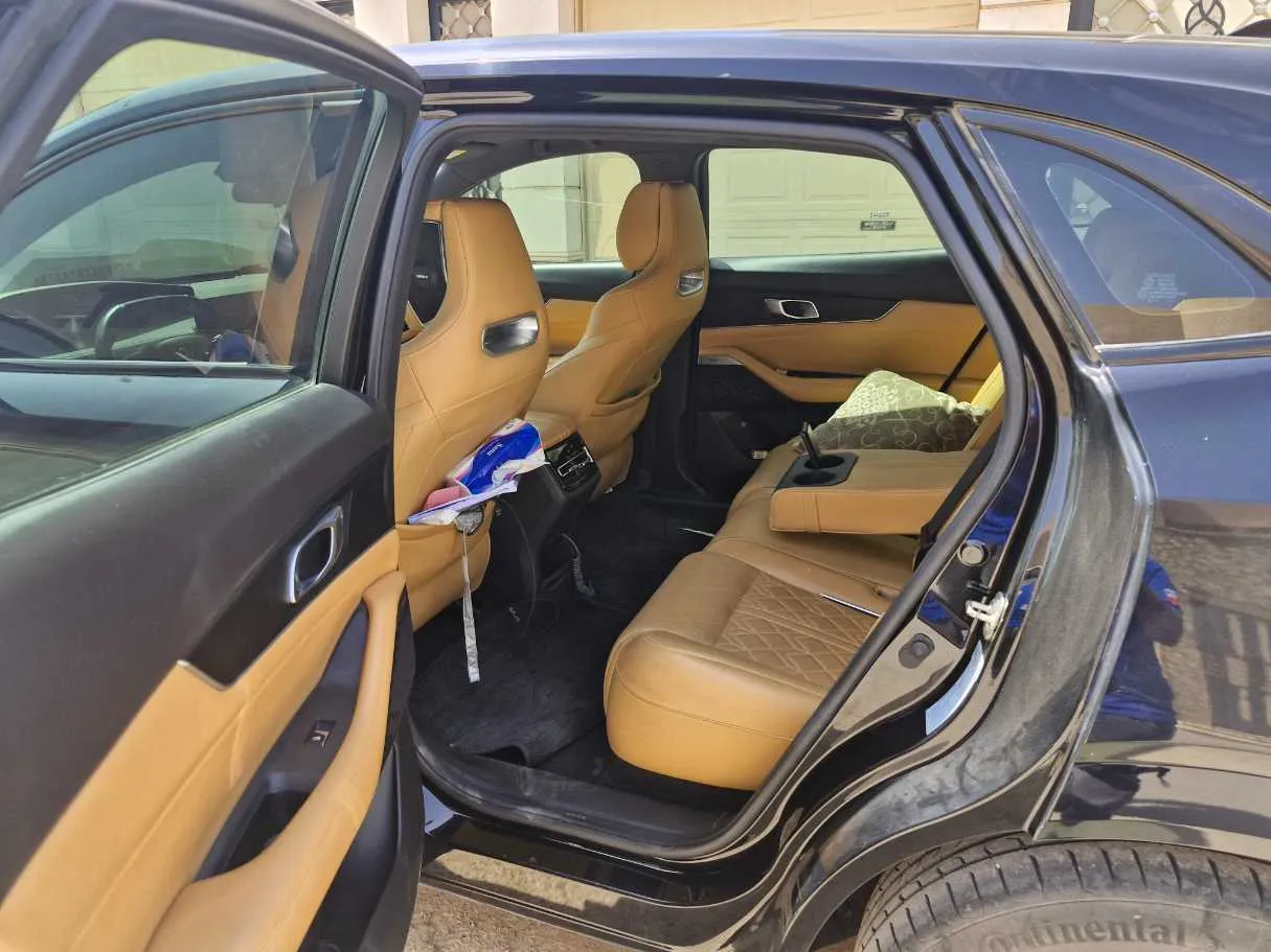 Car image 13