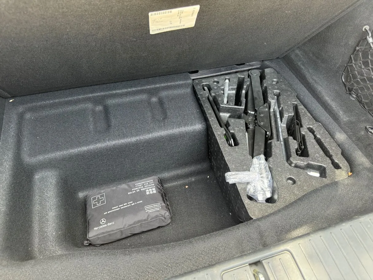 Car image 26