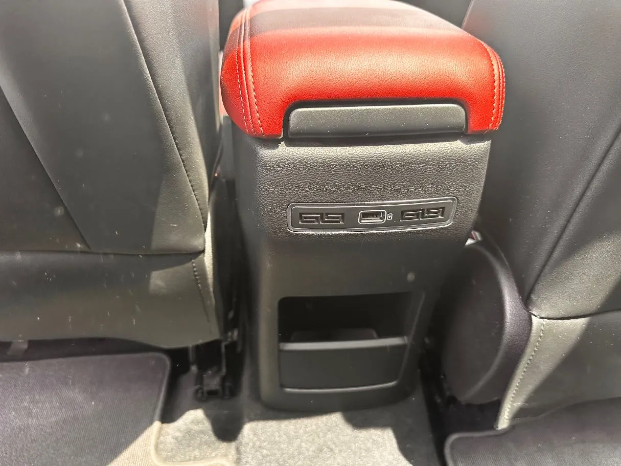 Car image 26