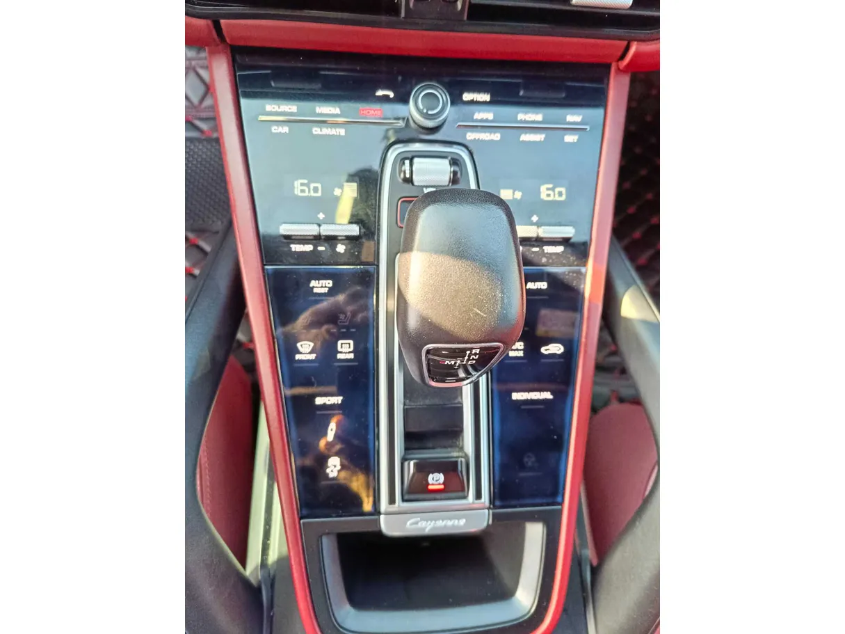 Car image 27
