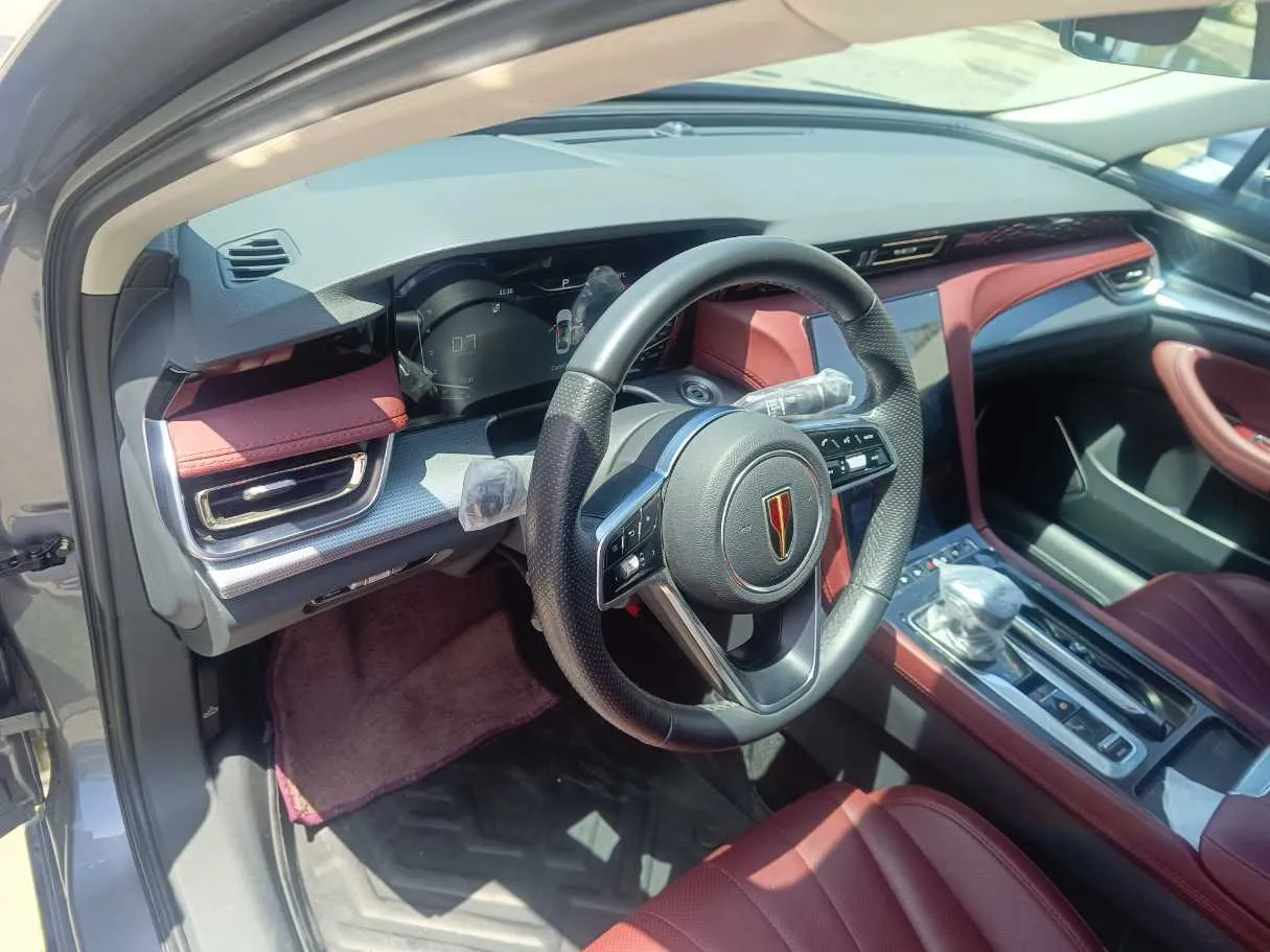 Car image 14