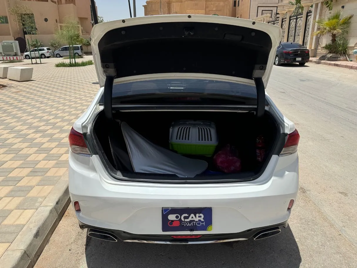 Car image 20