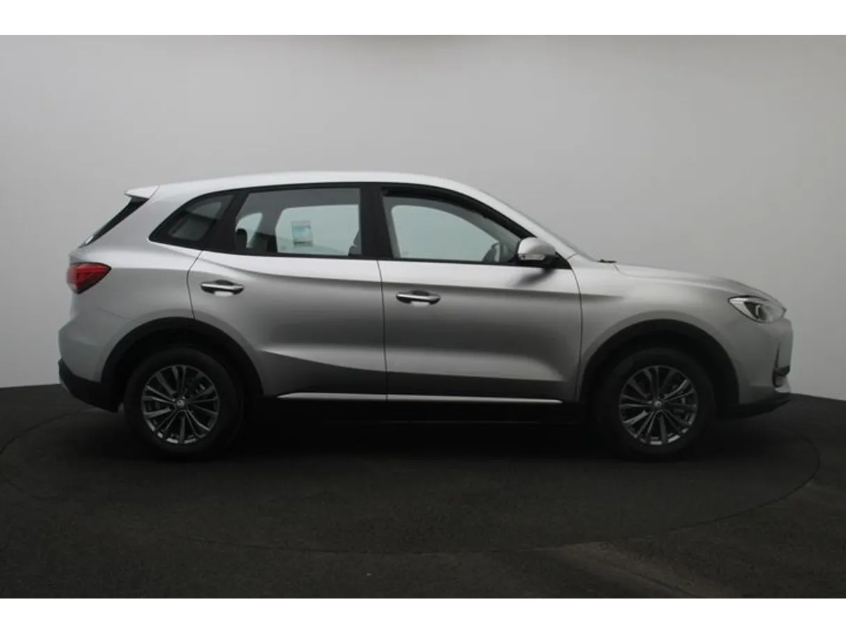 Car image 13