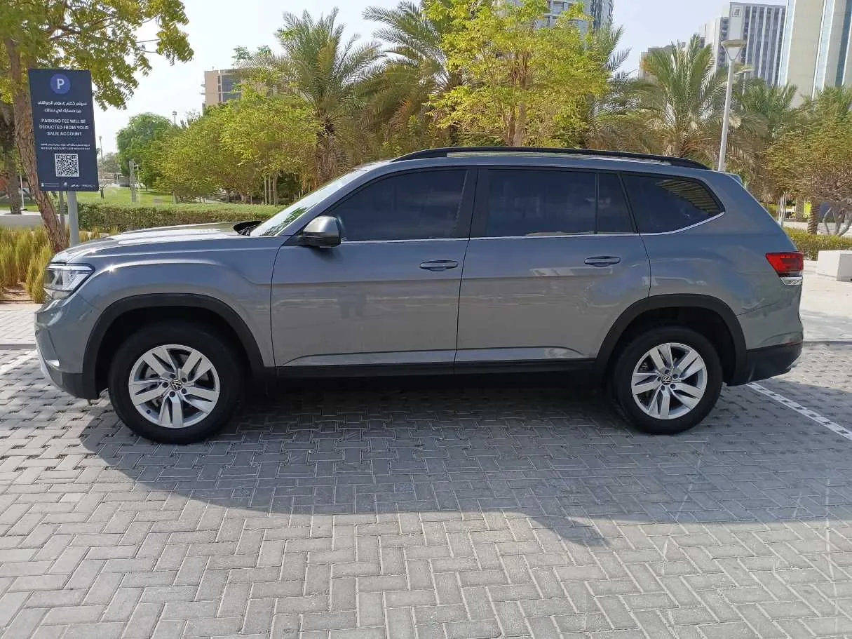 Car image 8