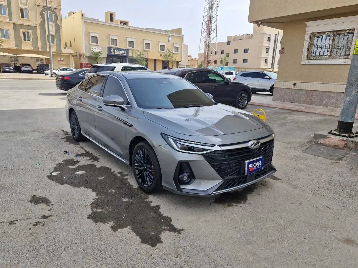 Car image 3