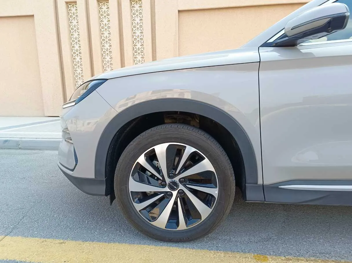 Car image 9