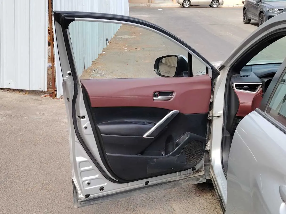 Car image 10