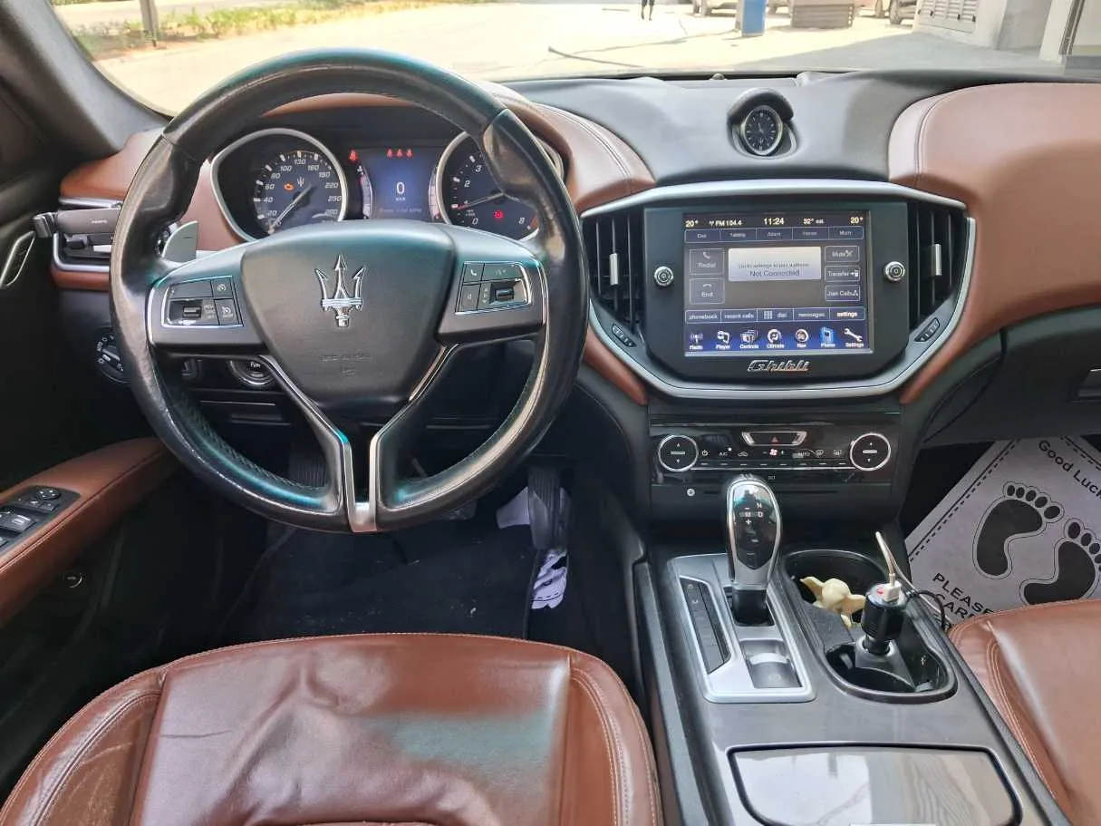 Car image 16