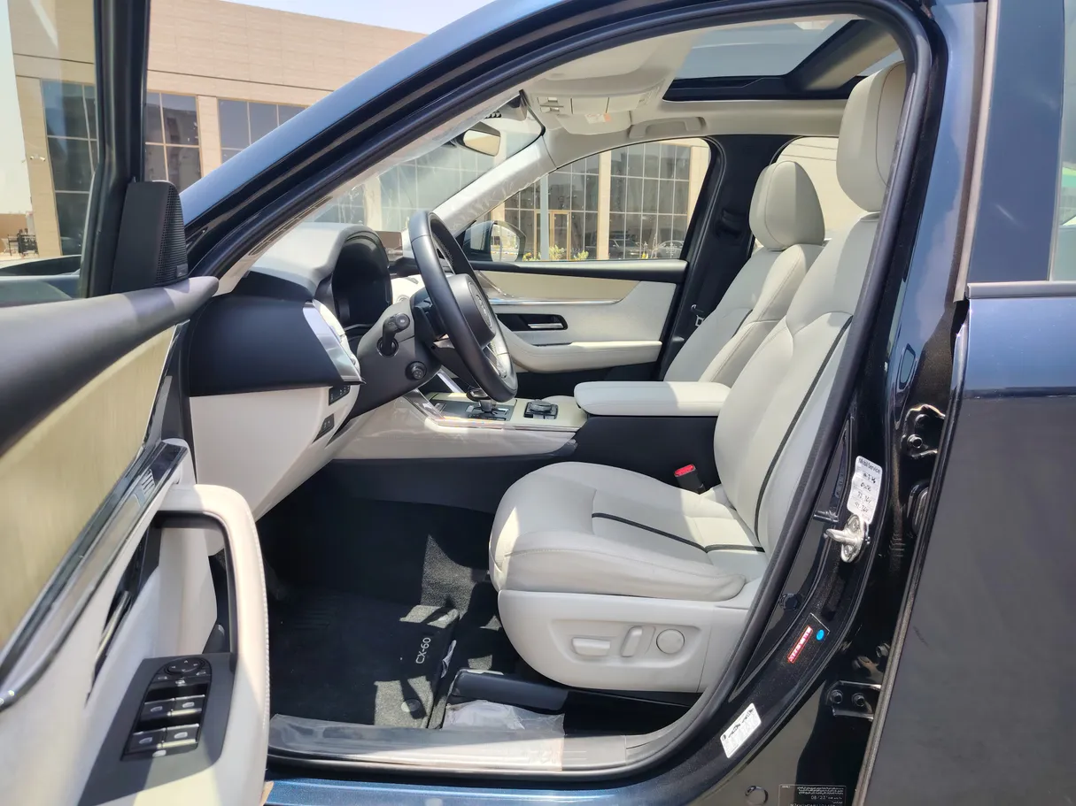 Car image 11