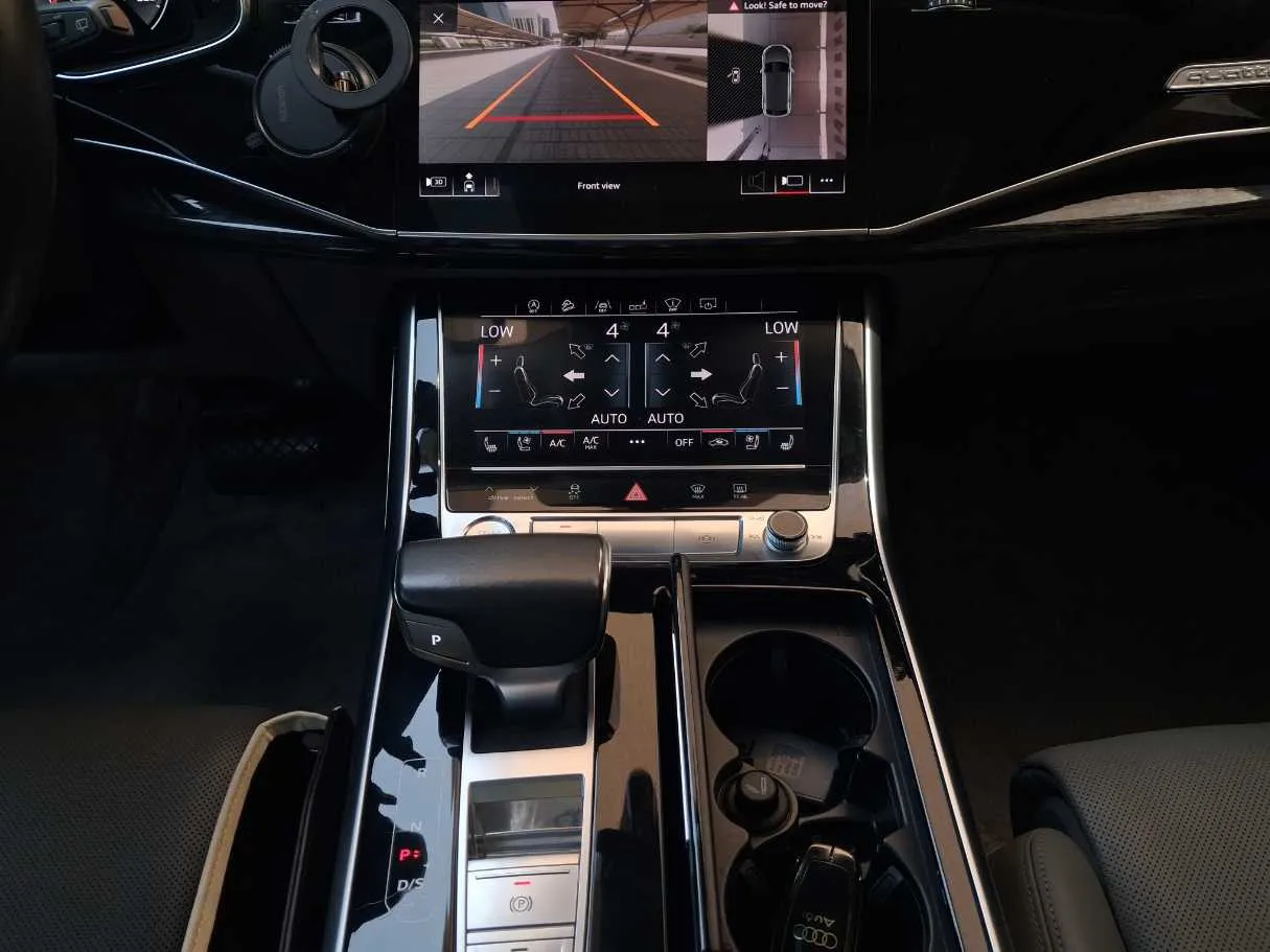 Car image 17