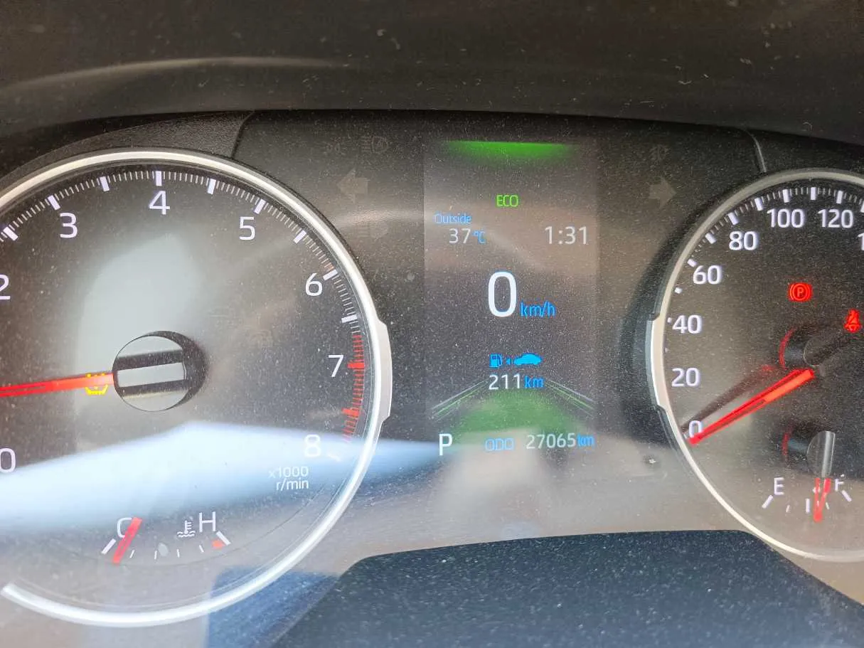 Car image 26