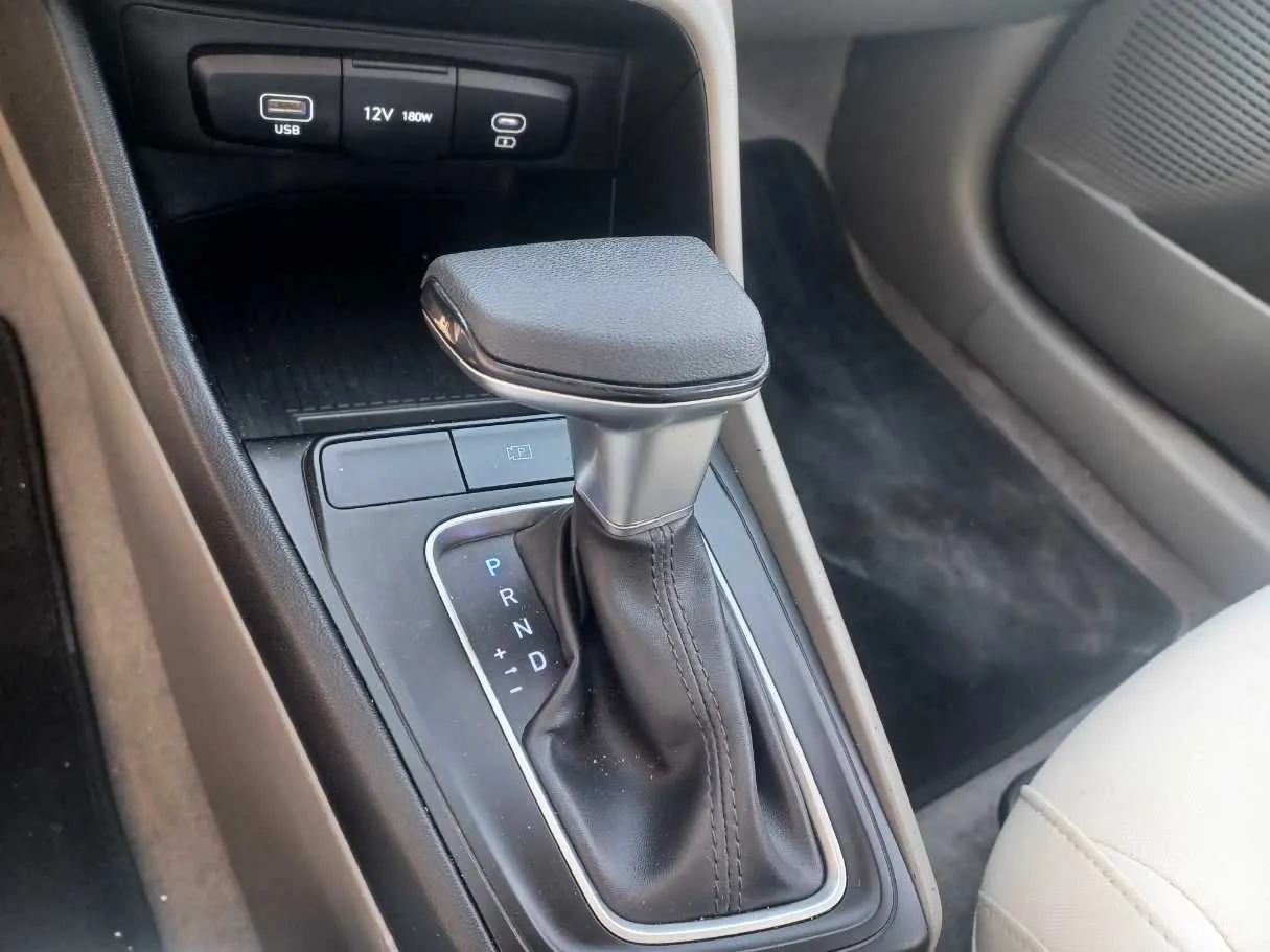 Car image 17