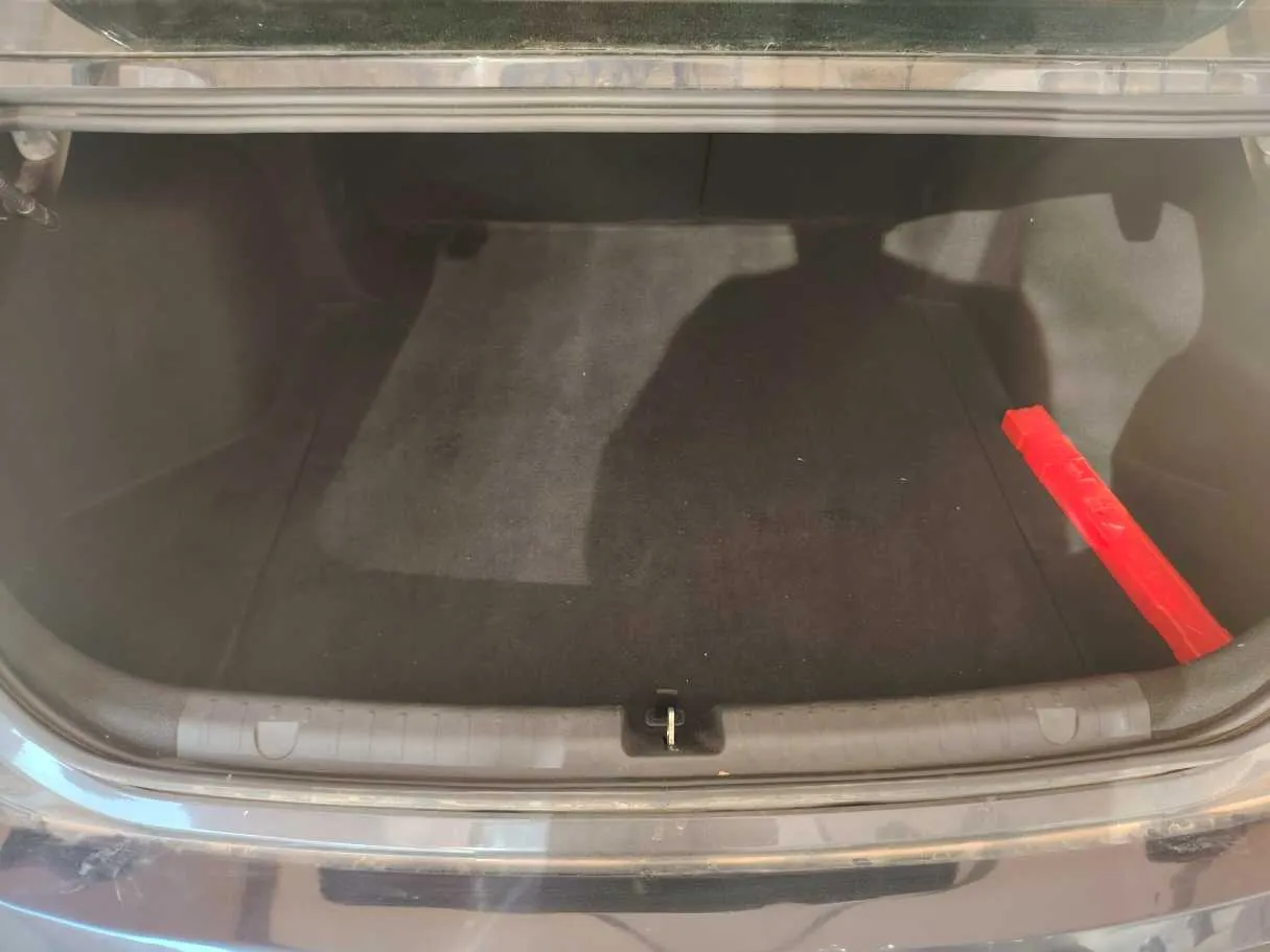 Car image 30